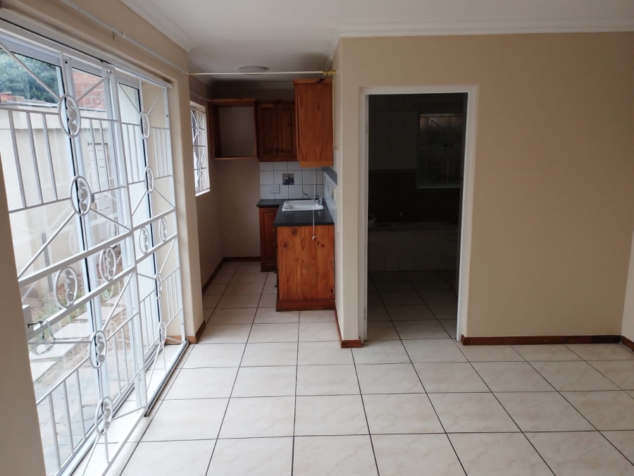 To Let 5 Bedroom Property for Rent in Strand Central Western Cape